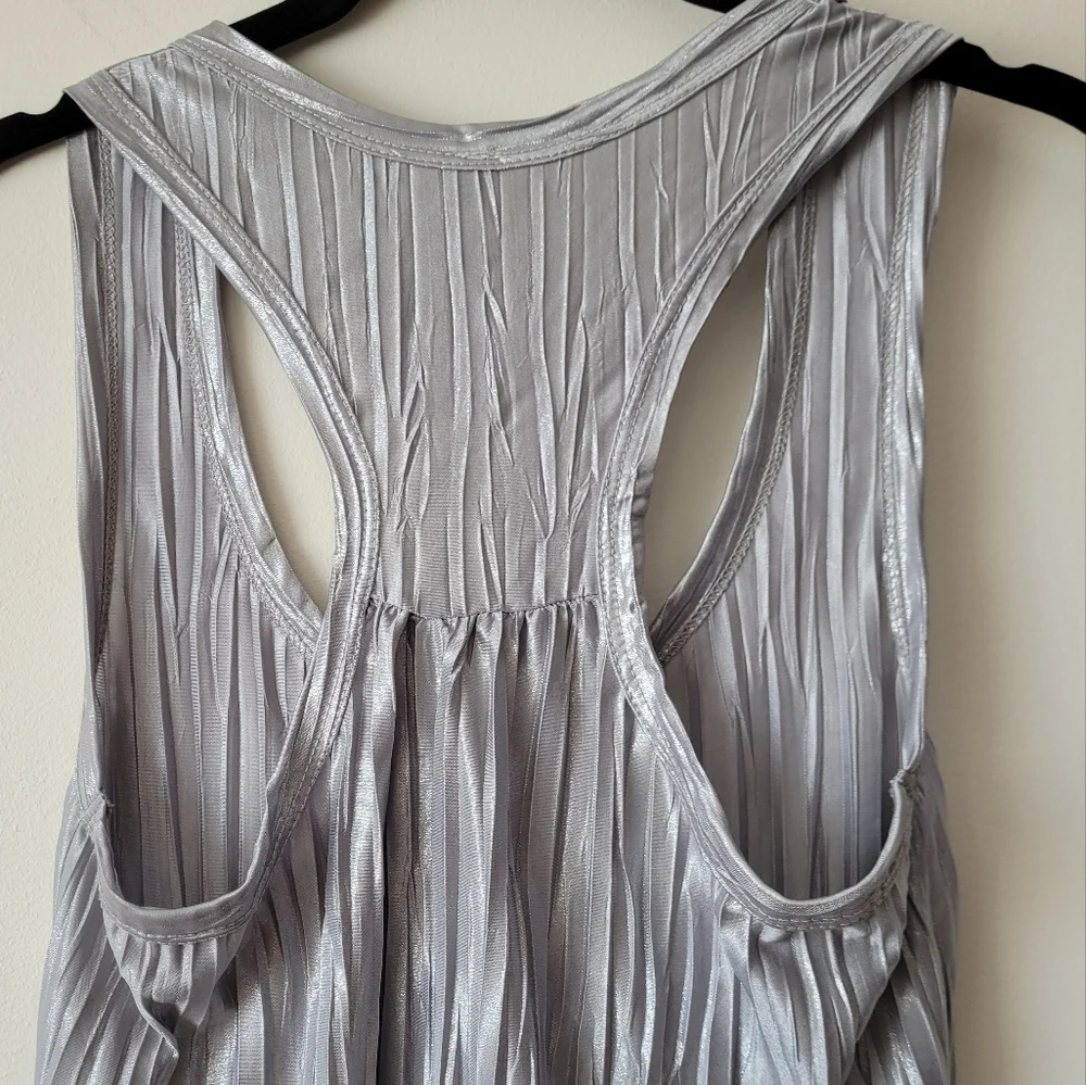 TOPSHOP Silver Pleated Racerback Tank - Picture 6 of 11